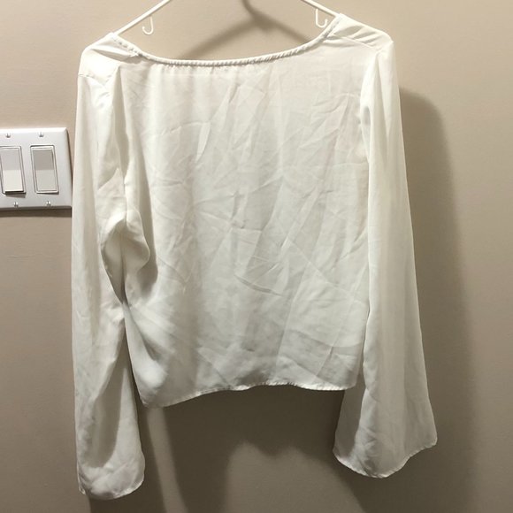 White Kimono Sleeve - Picture 2 of 2